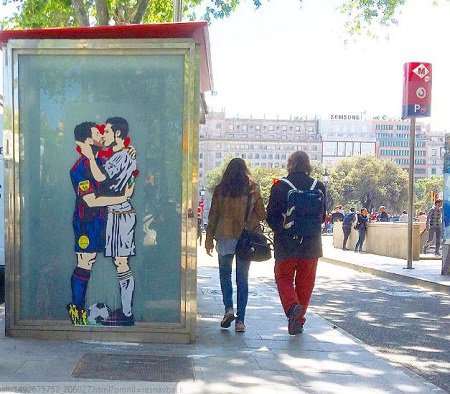 OMG!!!Is This For Real, Ronald And Messi Spotted “Kissing” In Barcelona Days To El-Clasico[Photos] 
