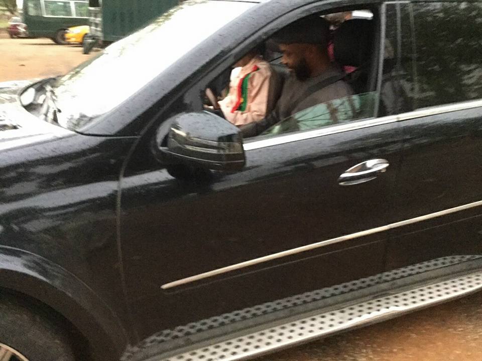 See the Photos And Video Of IPOB Leader Nnamdi Kanu Leaving Kuje Prison As A King
