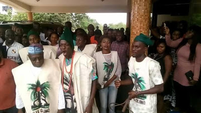 See What Happened Next After Ex-President, Obasanjo, Was Spotted Gyrating With Kegites Club, In Ogun State