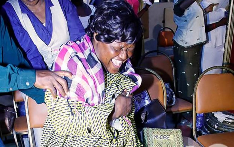 See What Happened Next after a Lady “Vomits Cockcroach” In T.B Joshua’s Synagogue Church [Photos]