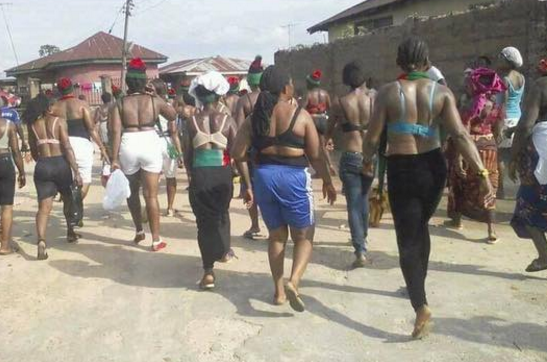 Angry Biafra Women Remove Clothes To Protest, As Soldiers Disrupt Their Meeting In Abia State