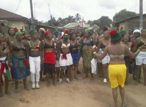 Angry Biafra Women Remove Clothes To Protest, As Soldiers Disrupt Their Meeting In Abia State