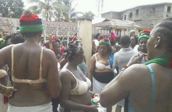 Angry Biafra Women Remove Clothes To Protest, As Soldiers Disrupt Their Meeting In Abia State