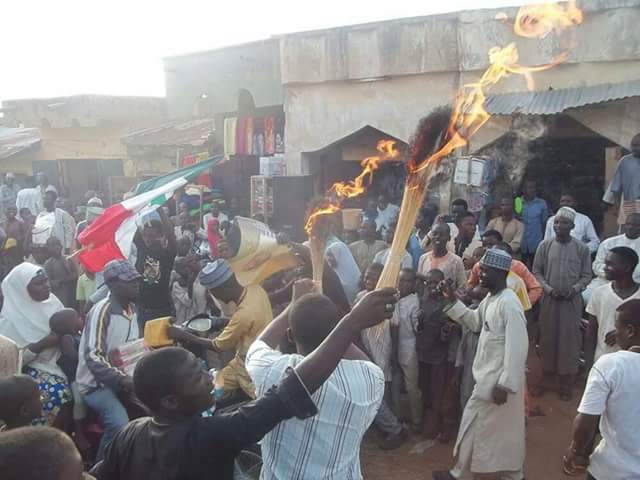 See What Happened Net After Angry Kaduna People Burn Their Brooms, Dump APC For PDP [Photos]