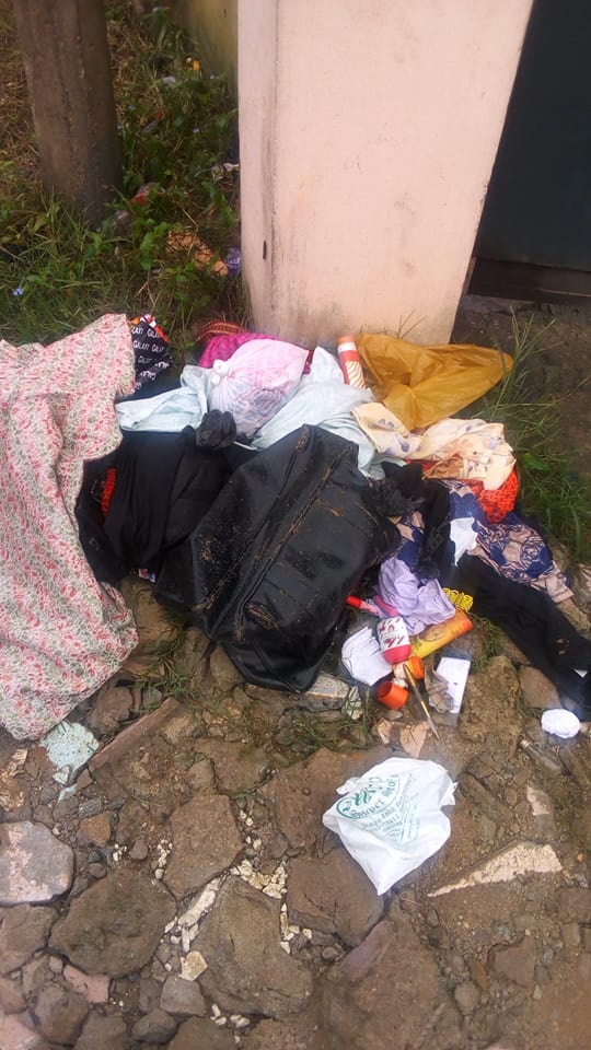 OMG!!! See How Security Man, Manh00d Disappeared After Assisting A Lady To Lift Her Bag In Rivers [Photos]