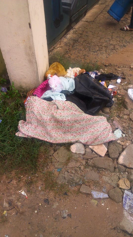 OMG!!! See How Security Man, Manh00d Disappeared After Assisting A Lady To Lift Her Bag In Rivers [Photos]