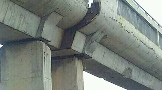 See the Pedestrian Bridge Near Upper Iweka In Onitsha That Has Become A Death Trap In Waiting [Photos]