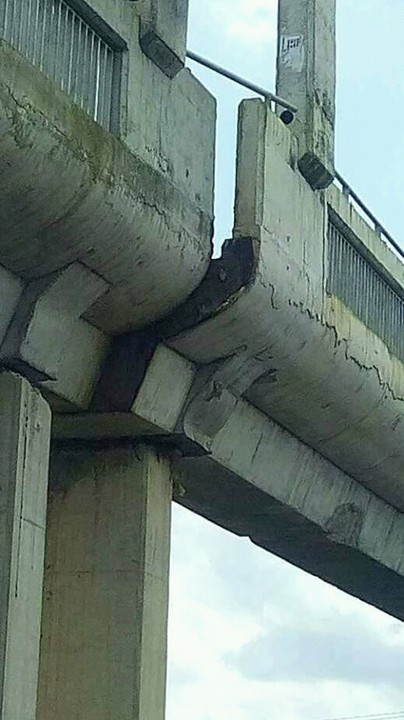 See the Pedestrian Bridge Near Upper Iweka In Onitsha That Has Become A Death Trap In Waiting [Photos]