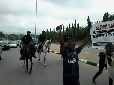 ONE NIGERIA? Arewa Youths, Accompanied By Policemen Shut Down Abuja, Order For Nnamdi Kanu’s Immediate Arrest [Photos]