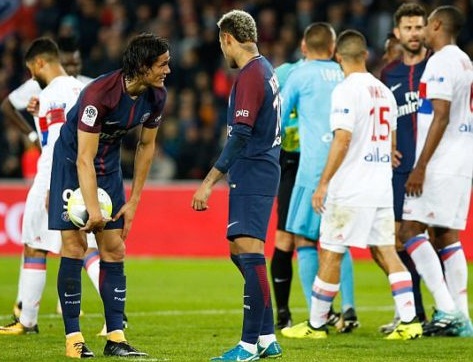 Edison Cavani Rejects €1 million PSG Owner Hand Penalty Neymar