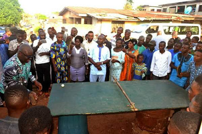 Fayose Spotted Playing Table Tennis Ekute Street Residents Ado-Ekiti 