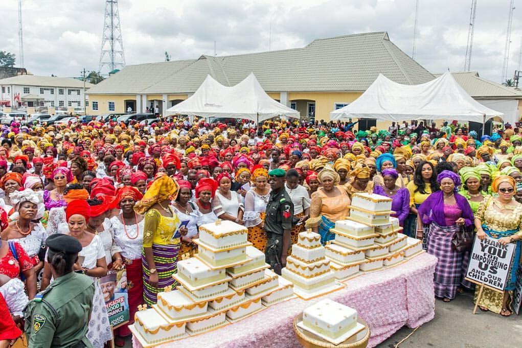 27 Women Present 27 Cakes To Governor Okorocha [Photos]