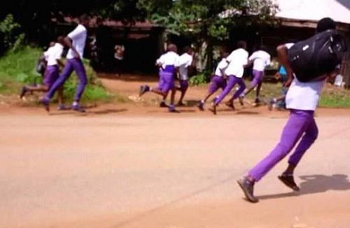 Serious Tension Coming From Anambra State As Parents Hurriedly Withdrawing Kids From Schools Over News Of Fake Injections Administers By Soldiers