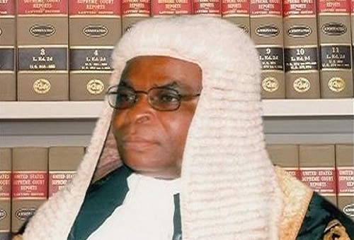 For Refusing To Declare His Assets, FG Asks Chief Justice of Nigeria Walter Onnoghen to Vacate Office