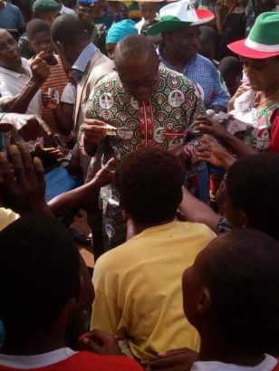 Ex-Governor, Peter Obi, Spotted Sharing Money Ahead Of Anambra Governorship Election