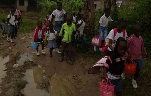 Photos Of Children Running For Their Lives As Soldiers Allegedly Arrive To Inject Them In Bayelsa 