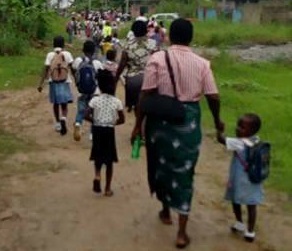 Photos Of Children Running For Their Lives As Soldiers Allegedly Arrive To Inject Them In Bayelsa 