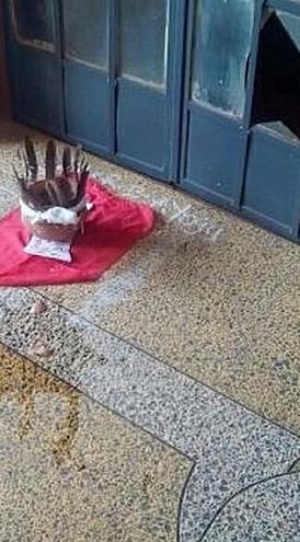 See How Angry UNN Students Placed ‘Charms’ In Front Of Lecturers Office