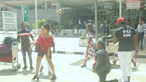Two Nigerians Comedians Proposes To Their Girlfriends At Abuja Airport, Same Time [Photo]