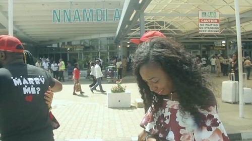 Two Nigerians Comedians Proposes To Their Girlfriends At Abuja Airport, Same Time [Photo]