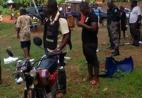 Anambra Election 2017: Blood Flows Like Water As APC And APGA Supporters Engages In Brutal Fight In Anambra State [Photos]