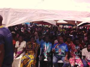 See The Huge Crowd Waiting For Buhari In Anambra [Photos]