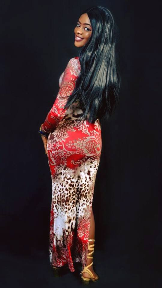 Pretty Police Woman Releases Cleavage-Baring Photos To Celebrate Her Birthday