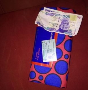 For Voting in Anambra, Lady Displays Wrapper and N1000 Note She Got [Photos]