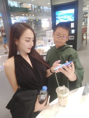 Balling: 10-Year-Old Boy, Buys Iphone X Plus for Girlfriend As Christmas Gift