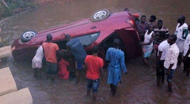 Driver Veers Of A Local Bridge And Falls Into A River In Kogi State [Photos] 