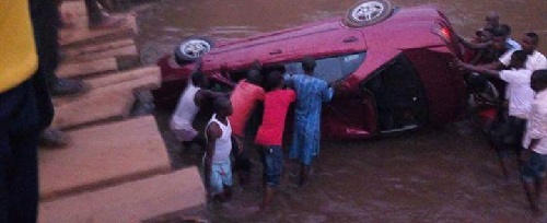 Driver Veers Of A Local Bridge And Falls Into A River In Kogi State [Photos] 