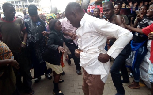 Serious Drama in The Market as 2 Evangelists Fight Dirty Over Offering [Photos]