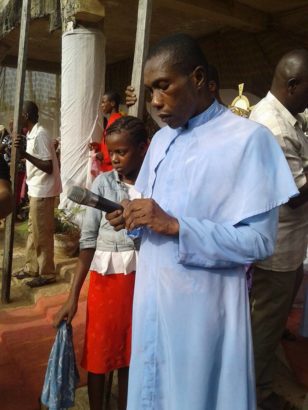 Jubilations In Top South Eastern State As Rev. Father Resurrected A Man 3 Weeks After He Died [Photos] 