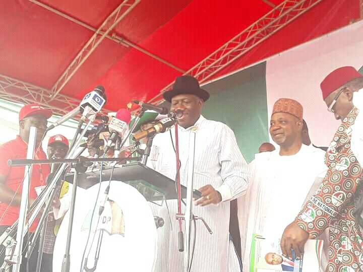 How Former President Goodluck Jonathan Was Welcomed At The PDP Convention [Photos]