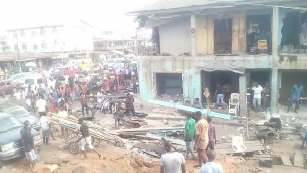New Market Owerri Mysteriously Set Ablaze, After Confrontation Between Gov. Rochas And Market People [Photos]