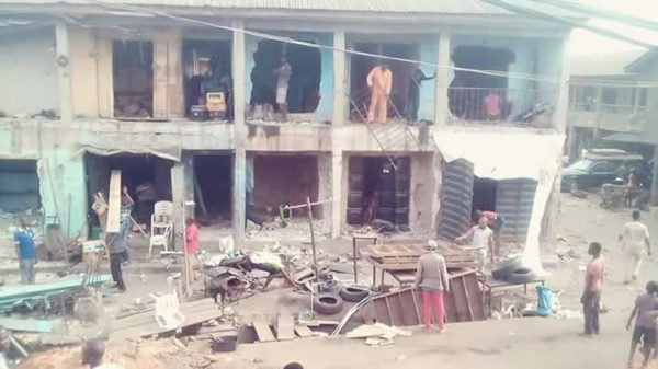 New Market Owerri Mysteriously Set Ablaze, After Confrontation Between Gov. Rochas And Market People [Photos]
