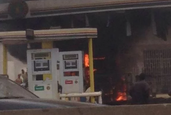 NNPC Fuel Station Along Lagos – Abeokuta Expressway Is Currently On Fire!! [Photos]