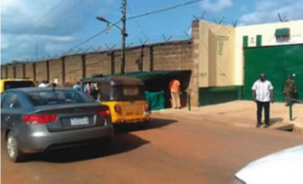Serious Drama In Anambra Prison As Discharged Inmate Refuses To Go Home, Begs Judge To Allow Him Continue His Lovely Prison Stay 