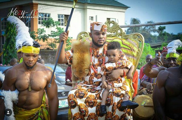 Nigerian Couple Makes a Record Breaking Entry at Their Traditional Wedding [Photos]