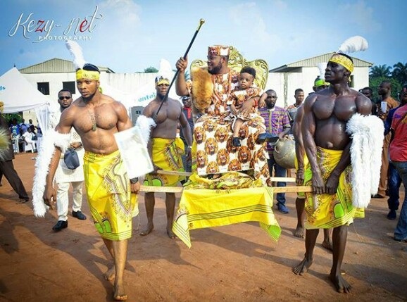 Nigerian Couple Makes a Record Breaking Entry at Their Traditional Wedding [Photos]