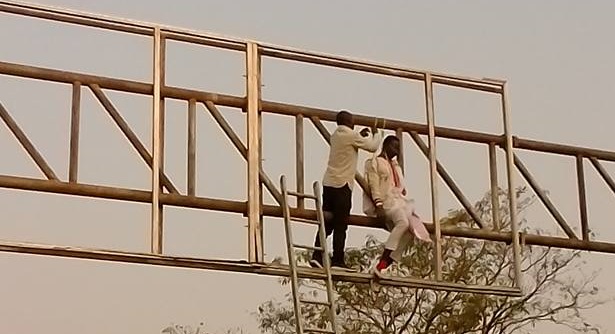 Man Tries To Hang Himself Publicly In Abuja In Support Of Presidential Aspirant [Photo]