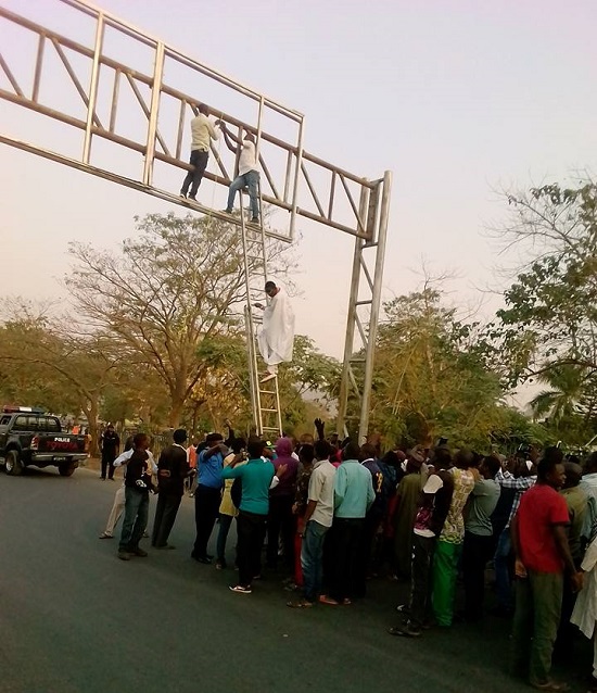 Man Tries To Hang Himself Publicly In Abuja In Support Of Presidential Aspirant [Photo]