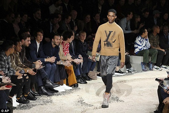 Neymar and David Beckham meet at Paris Fashion Week [Photos]