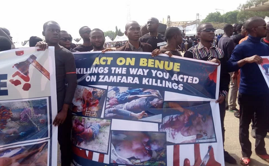 More Heart Breaking Photos from The Mass Burial for The 75 Victims of The Fulani Herdsmen Attack