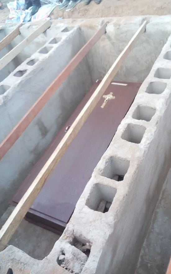 More Heart Breaking Photos from The Mass Burial for The 75 Victims of The Fulani Herdsmen Attack