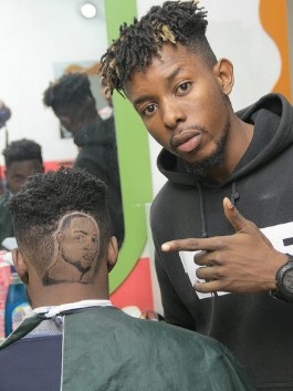Creative Nigerian Barber Carves Davido’s Face On His Client’s Head [Photo]