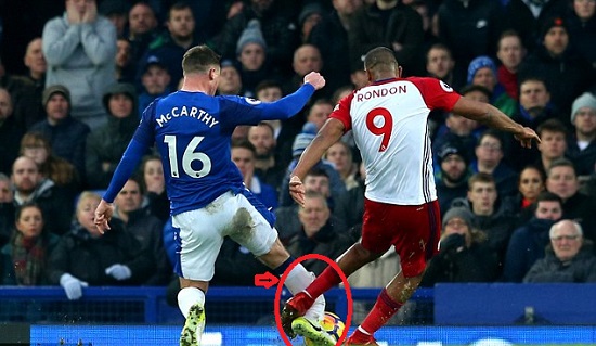 Player In Tears After Breaking Opponent’s Leg During Premier League Match On Saturday [Photos]