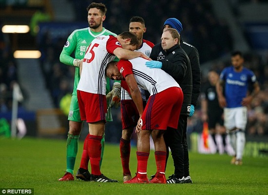Player In Tears After Breaking Opponent’s Leg During Premier League Match On Saturday [Photos]