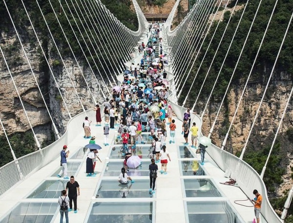 See The Longest Glass Bridge in The World That China Just Opened [Photos]