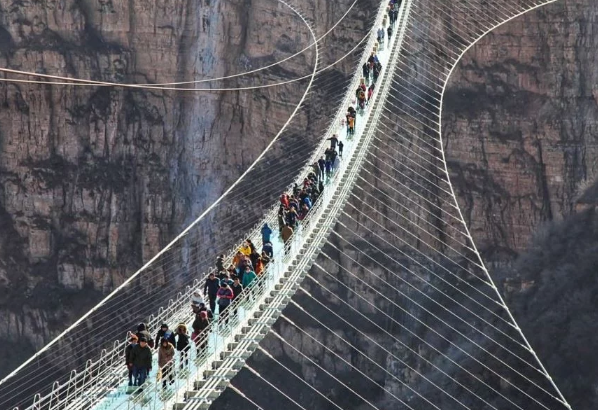 See The Longest Glass Bridge in The World That China Just Opened [Photos]